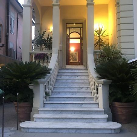 Hotel Regina Camaiore Bagian luar foto