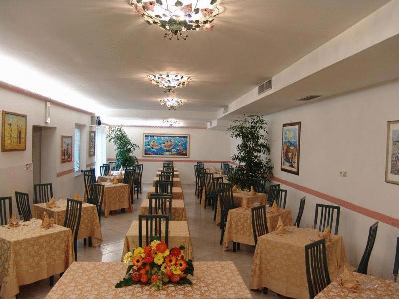 Hotel Regina Camaiore Bagian luar foto