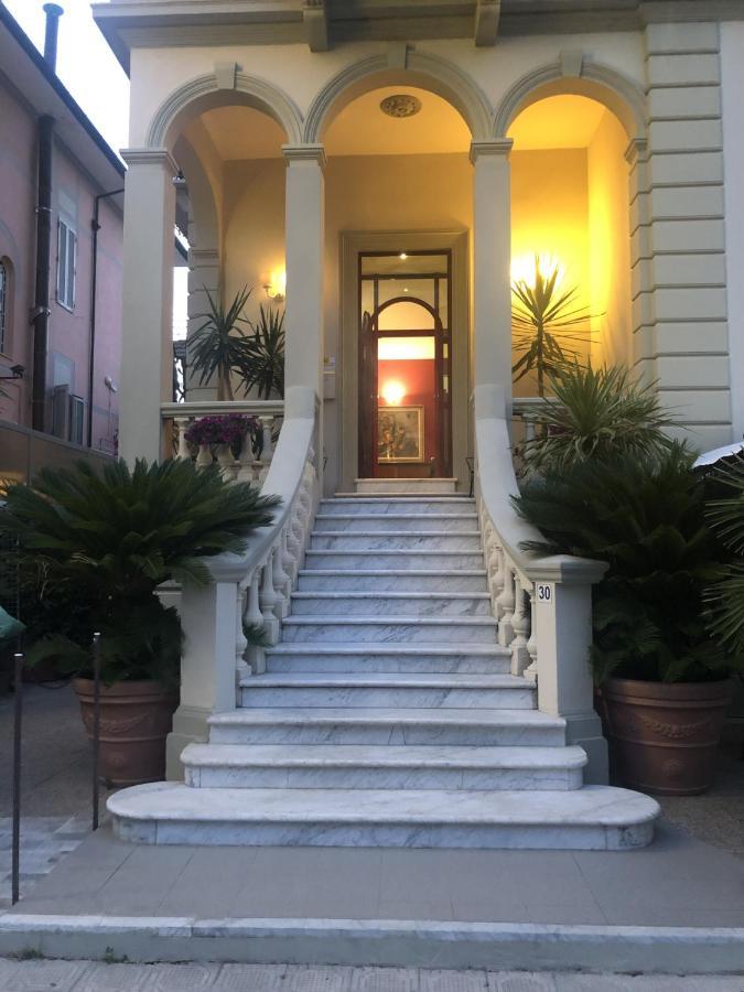 Hotel Regina Camaiore Bagian luar foto