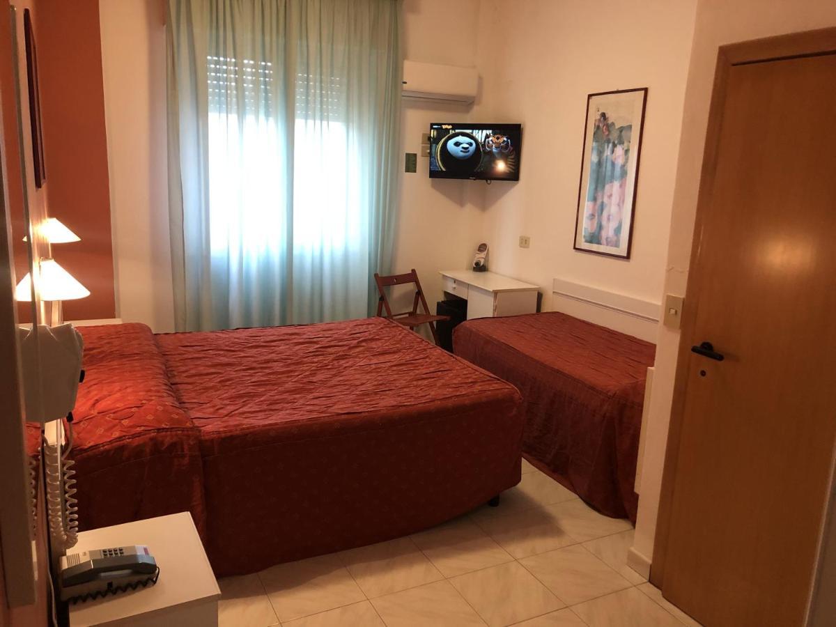 Hotel Regina Camaiore Bagian luar foto