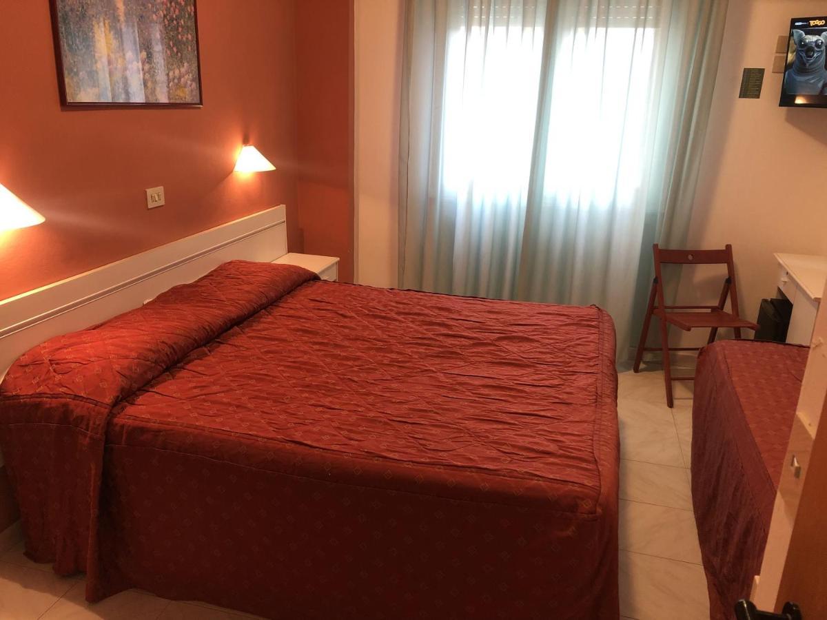 Hotel Regina Camaiore Bagian luar foto