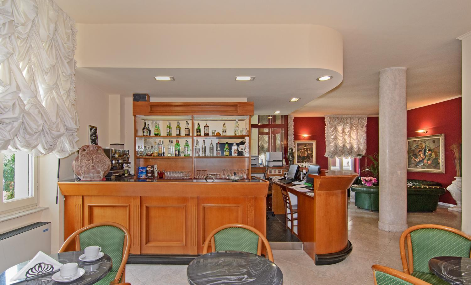 Hotel Regina Camaiore Bagian luar foto