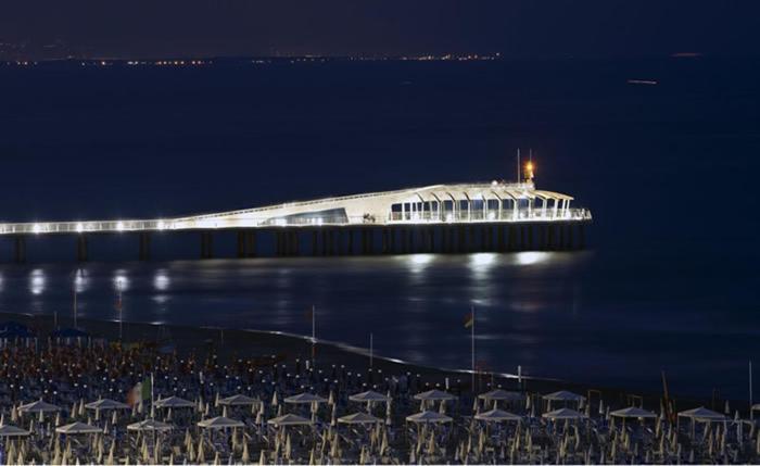 Hotel Regina Camaiore Bagian luar foto