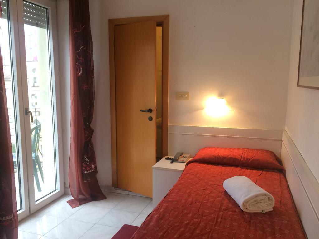 Hotel Regina Camaiore Bagian luar foto