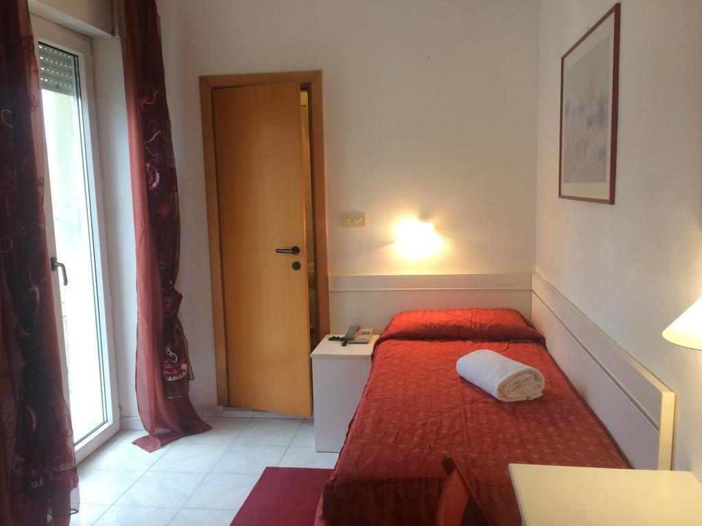 Hotel Regina Camaiore Bagian luar foto