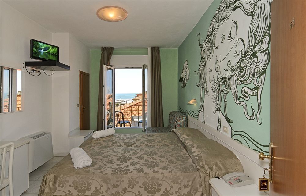 Hotel Regina Camaiore Bagian luar foto