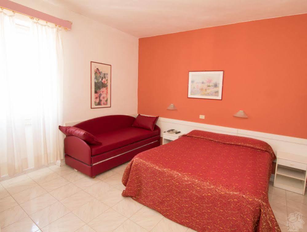 Hotel Regina Camaiore Bagian luar foto
