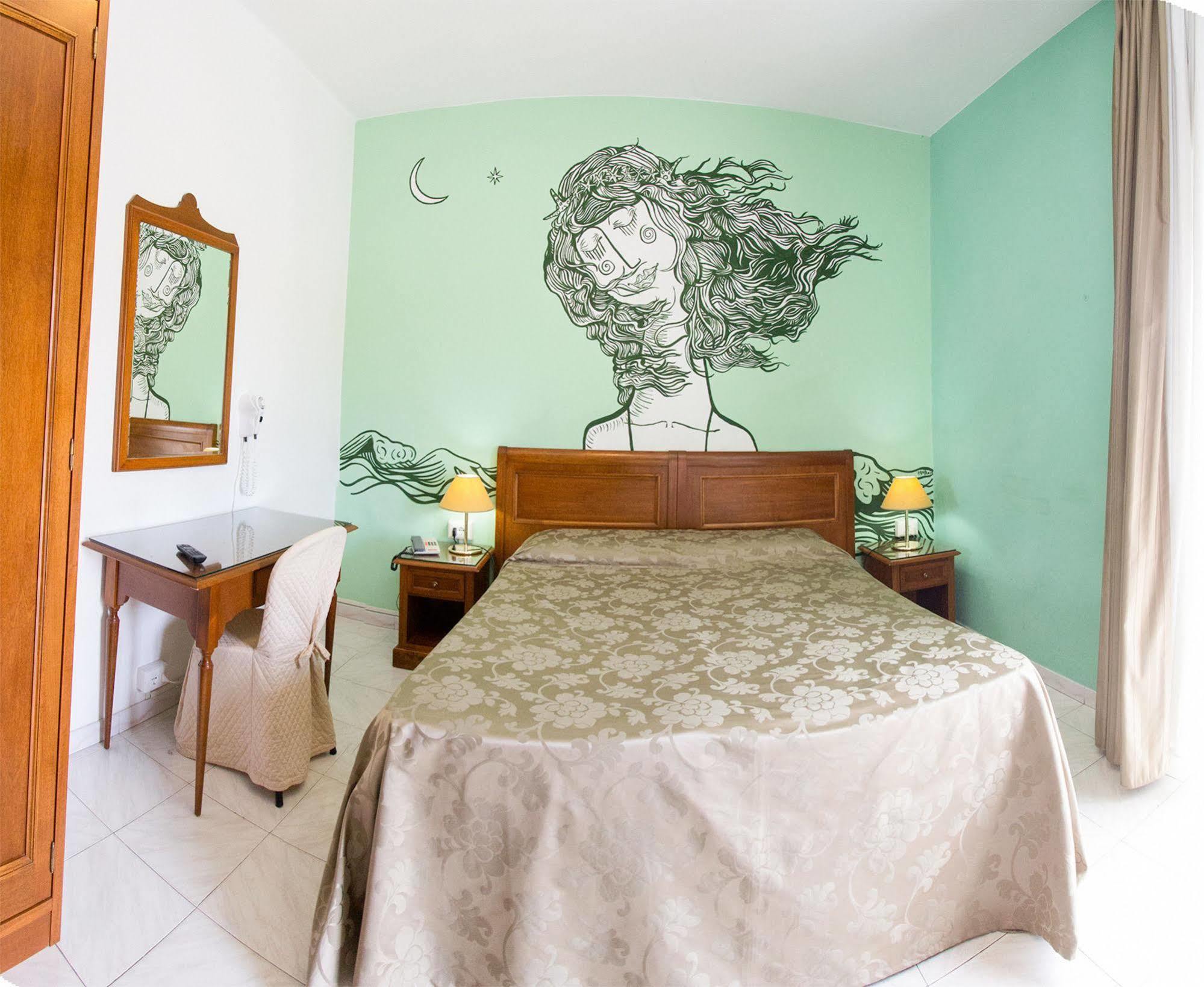 Hotel Regina Camaiore Bagian luar foto