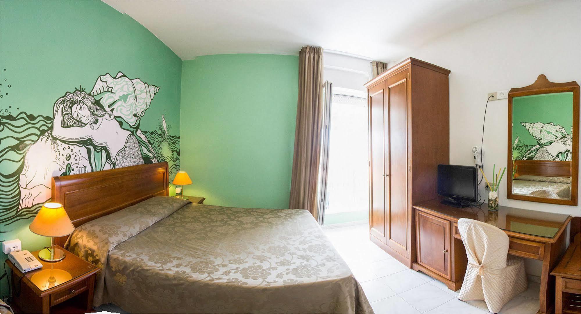 Hotel Regina Camaiore Bagian luar foto
