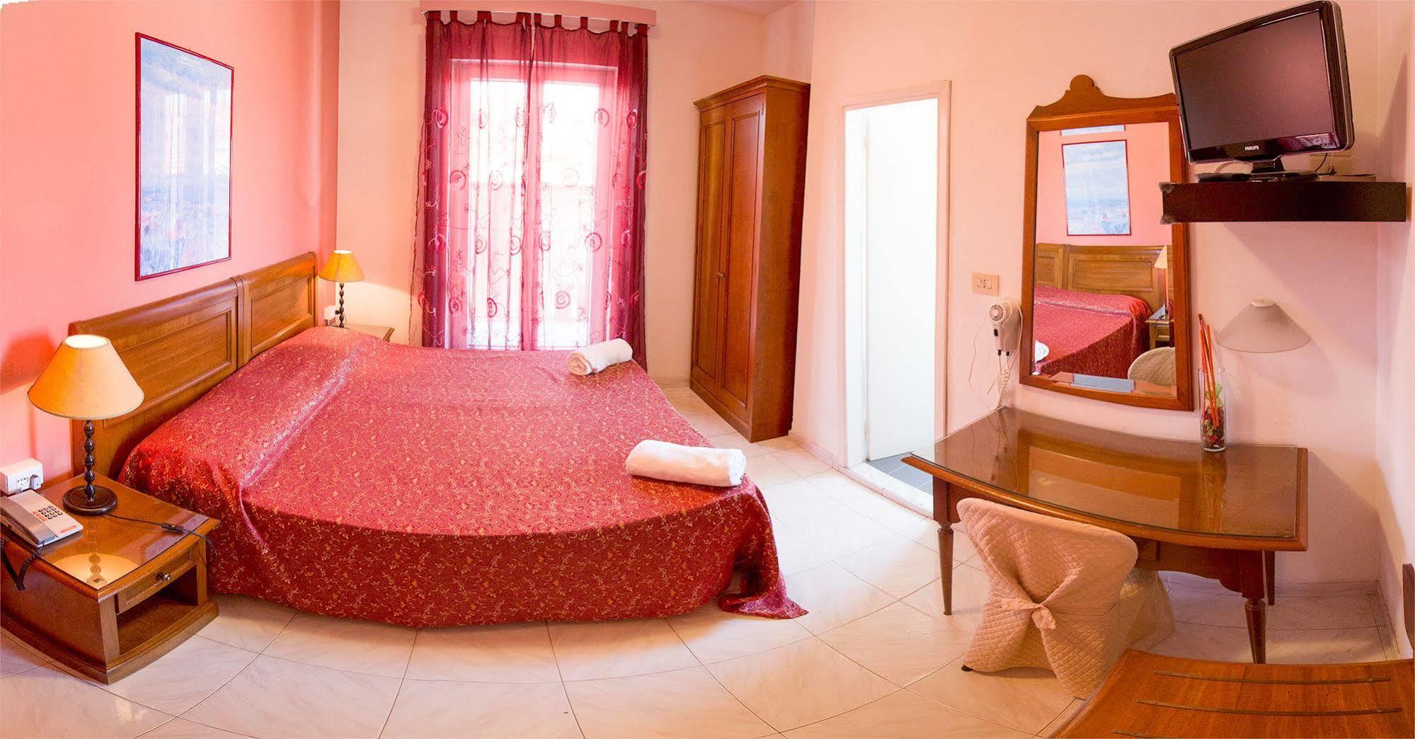 Hotel Regina Camaiore Bagian luar foto
