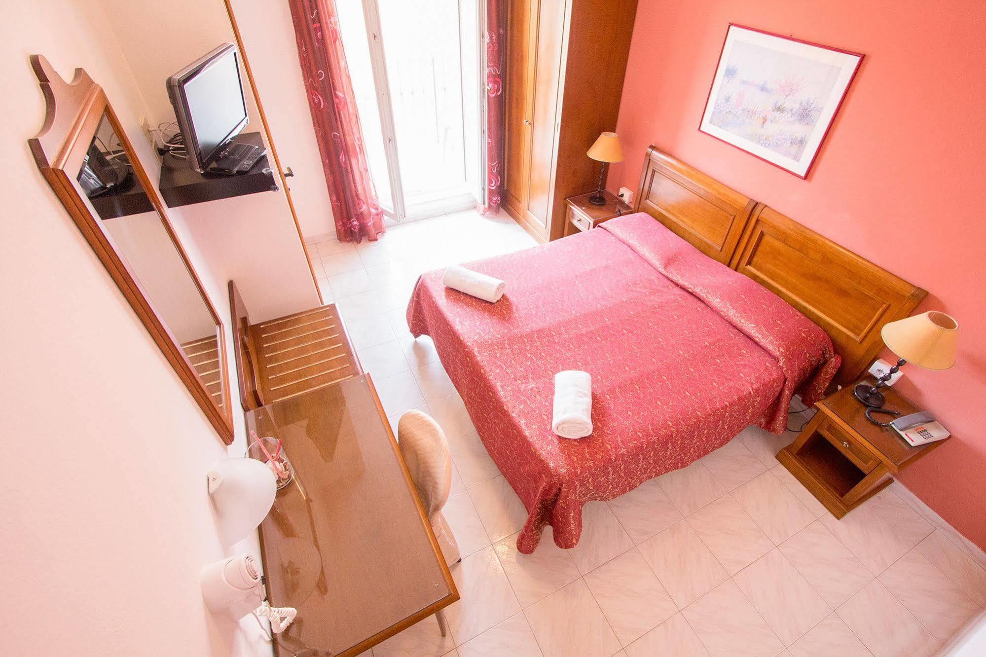 Hotel Regina Camaiore Bagian luar foto