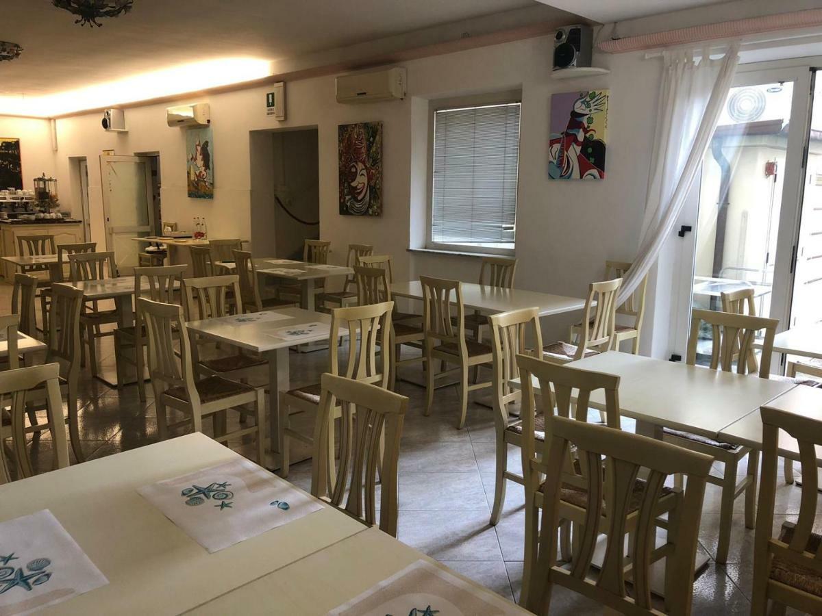 Hotel Regina Camaiore Bagian luar foto